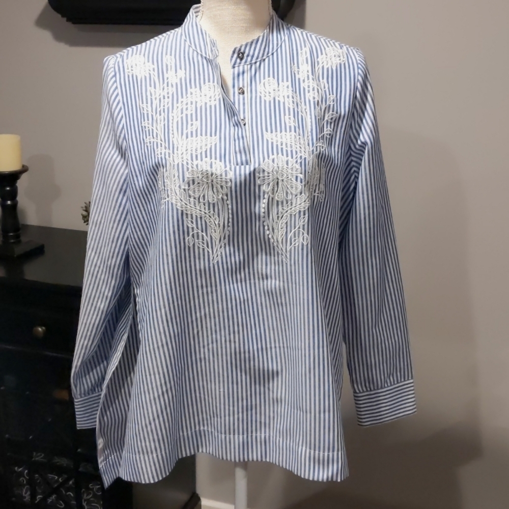 Kut striped with floral stitched design on front. Blue and white size small
